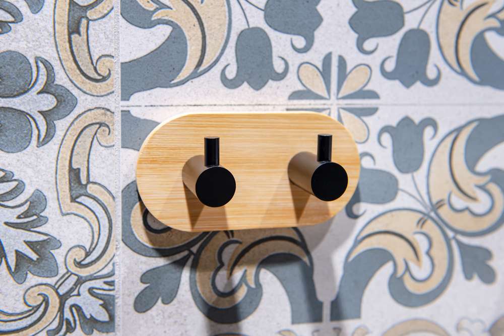 obešalnik_na_steno_v_kopalnico