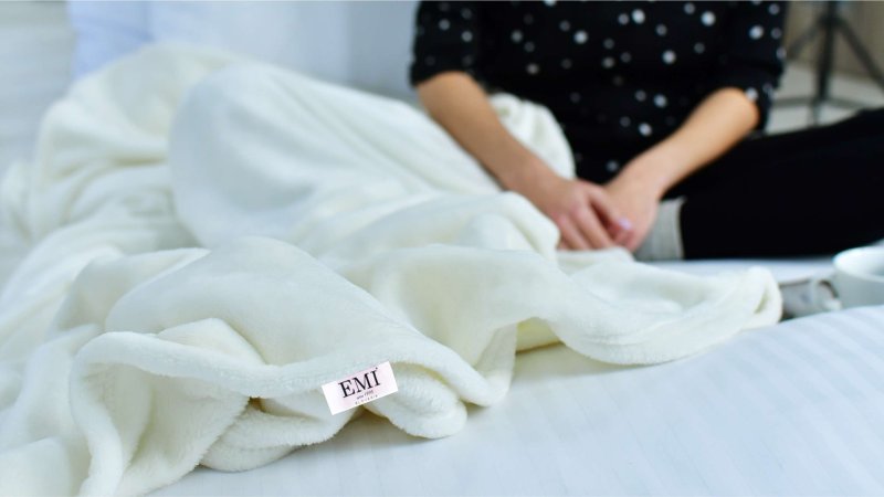 kremna odeja iz mikrovlaken 150 x 200