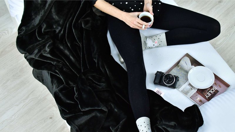 črna odeja iz mikrovlaken 150 x 200