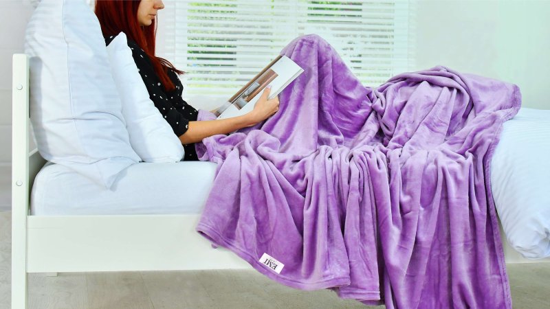 udobna odeja iz mikrovlaken