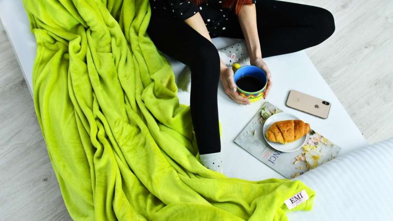 odeja iz mikrovlaken 150 x 200 cm