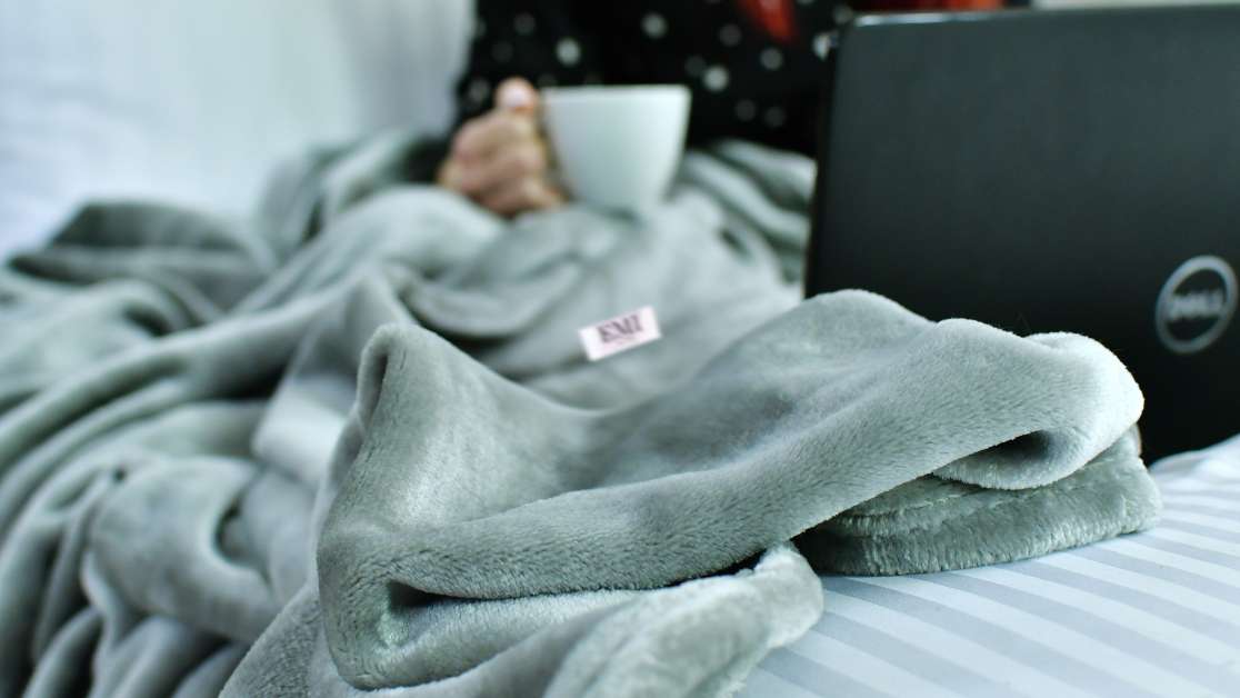 odeja iz mikrovlaken 150 x 200 cm