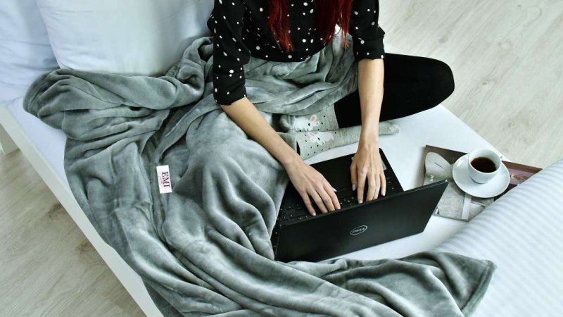 siva topla odeja 150 x 200