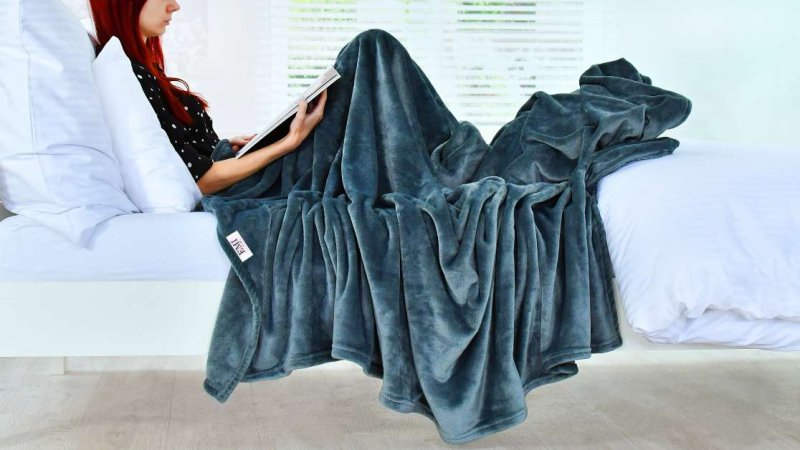 odeja-na-postelji-iz-mikrofibre