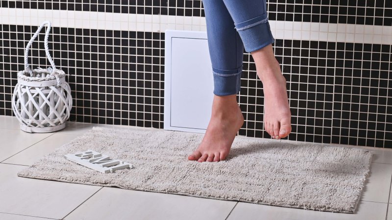 komplet bombažnih kopalniških preprog