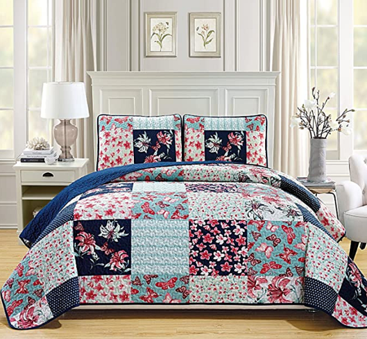 pisano posteljno pregrinjalo