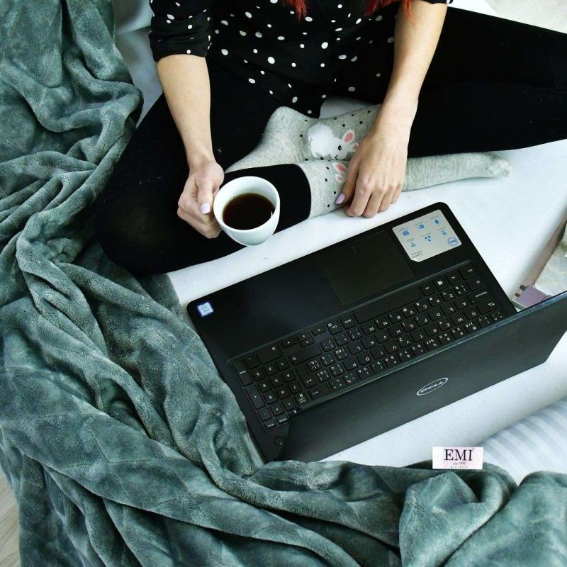 siva odeja z vzorcem 150 x 200