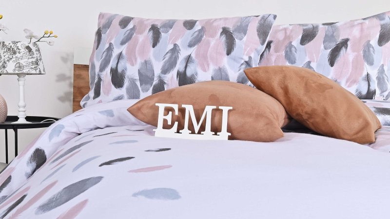 bele_flanelaste_obleke