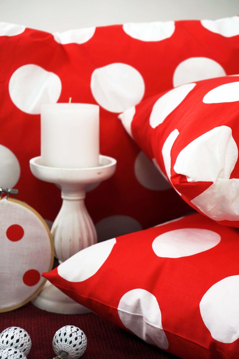 obleke z bombažnimi pikami