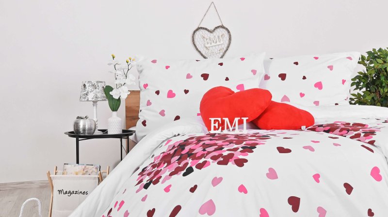 posteljnina v obliki srca