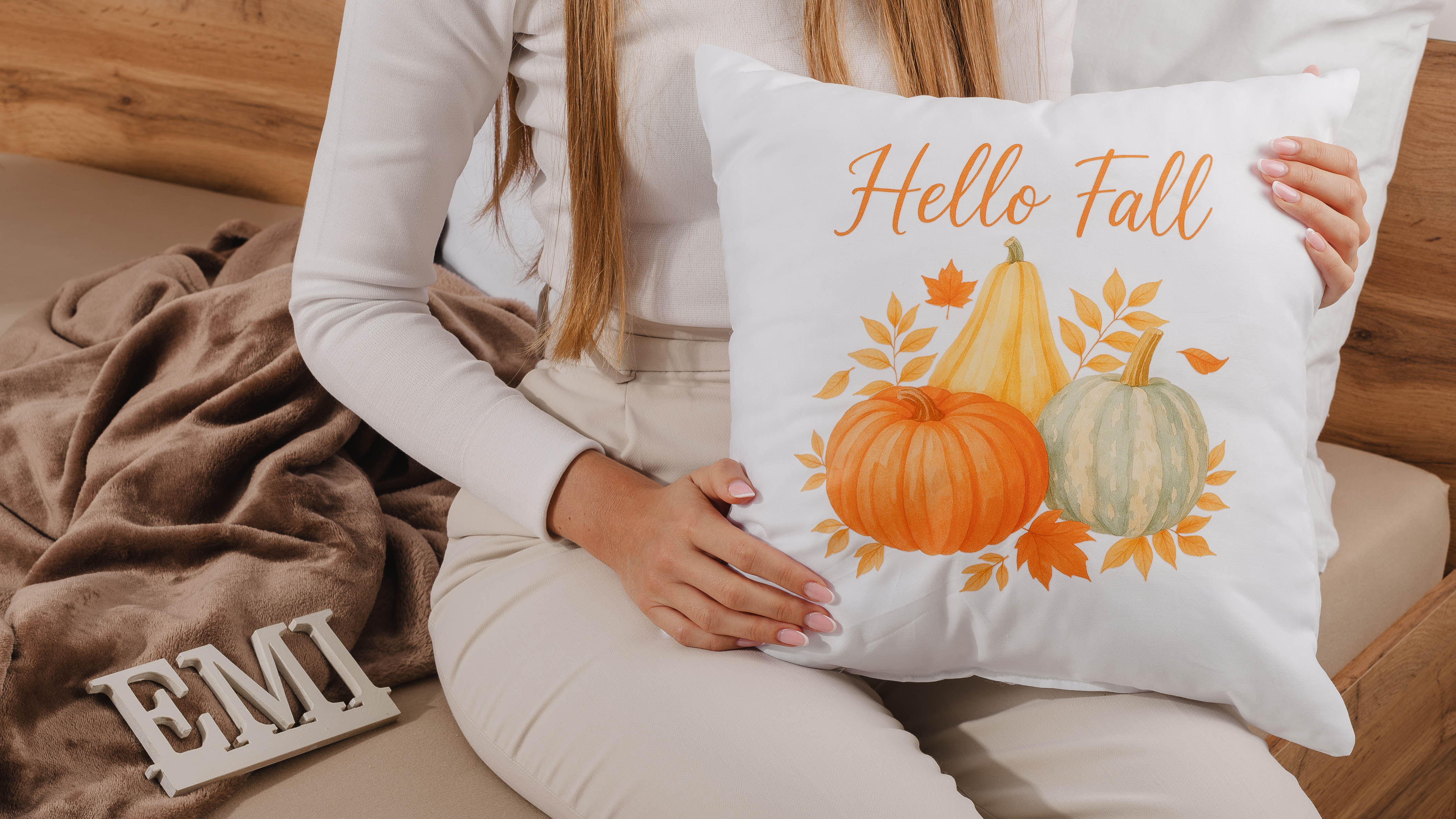 dekorativny_vankus_na_jesen_emi