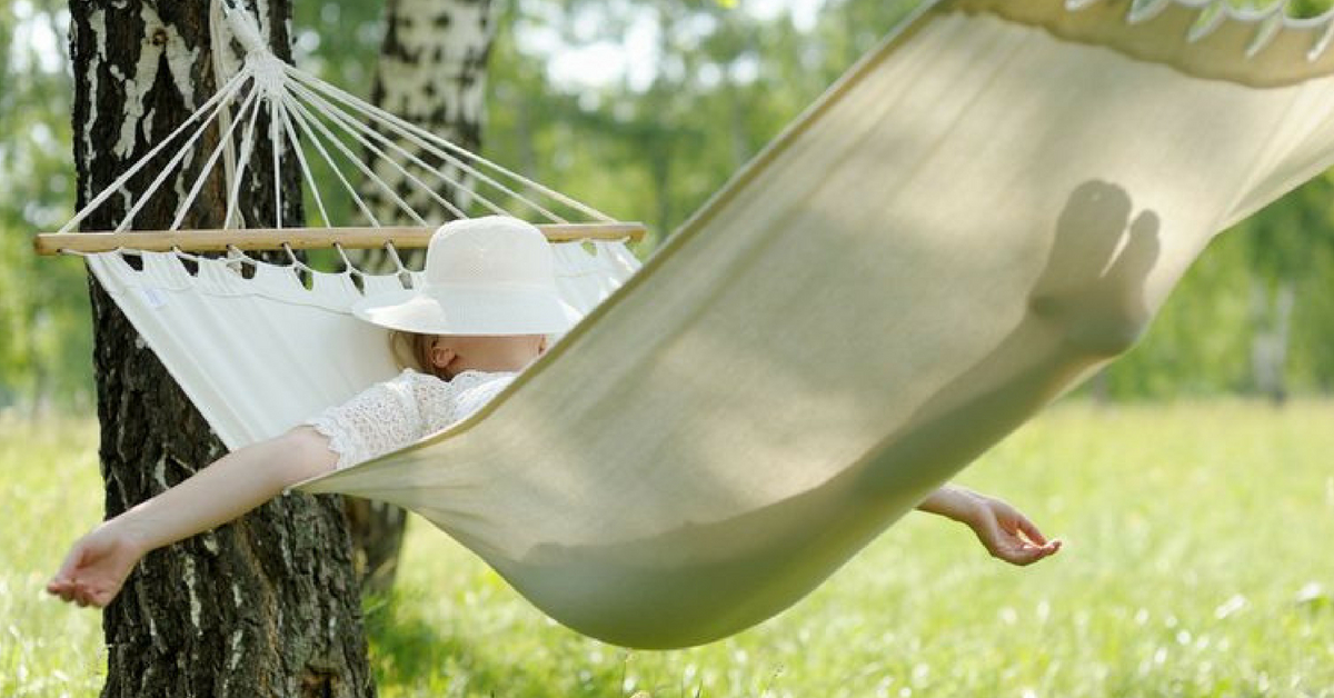 POLETI NE MORETE SPATI? TUKAJ SO 4 NAJBOLJŠI IZDELKI, KI VAM BODO POMAGALI